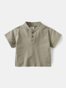 Polo enfant vert sauge en maille gaufrée avec col henley classique à manches courtes