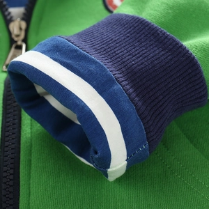 Veste d'hiver verte pour garçons avec poignets côtelés et doublure intérieure rayée