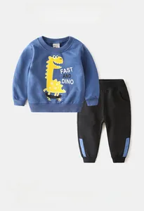 Détail de l'ensemble coton dinosaure bleu avec poignets côtelés et taille élastique