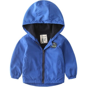 Giacca a vento blu per bambini con fodera in pile e chiusura a cerniera