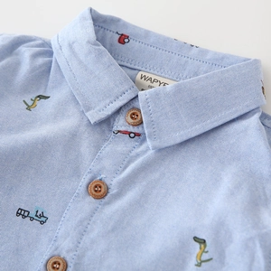 Light blue boys' oxford long-sleeved shirt with colorful cartoon car and crocodile prints