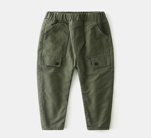 Détails du pantalon cargo enfant vert armée avec taille élastique et poches latérales