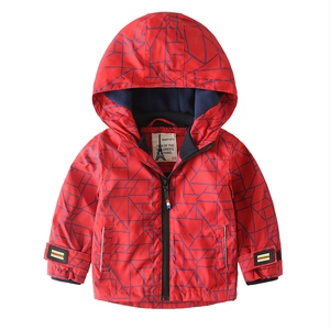 Fleece-lined red hooded windbreaker for boys with geometric prints and zipper closure
