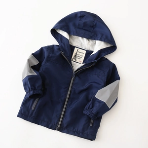 Veste coupe-vent légère pour tout-petits en bleu marine et gris avec capuche zippée