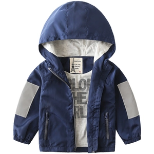 Coupe-vent à capuche pour enfant bleu marine avec empiècements gris et poches zippées