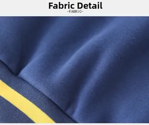 Gros plan du tissu de veste de baseball pour garçons montrant la maille bleu marine et jaune