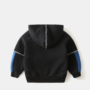 Sweat à capuche enfant bicolore noir et bleu avec détails de surpiqûres blanches