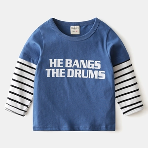 T-shirt manches longues enfant avec design faux deux-pièces bleu et manches rayées