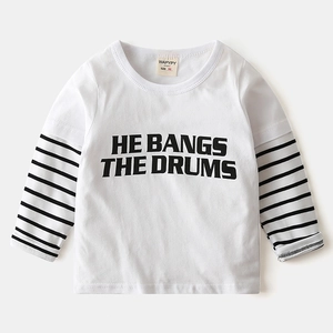 T-shirt manches longues enfant avec imprimé lettres et manches à rayures noir blanc
