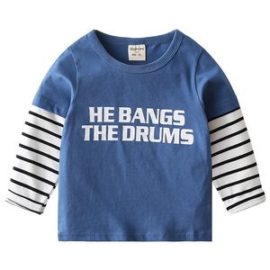 T-shirt manches longues bleu pour enfant avec manches rayées et imprimé graphique