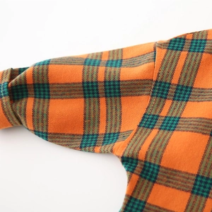 Chemise décontractée à carreaux orange et vert pour garçon avec détails de couture soignés