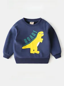 Détail d'un sweat à capuche bleu marine pour enfant avec motif dinosaure jaune et doublure polaire