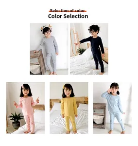 Vue détaillée de cinq ensembles de sous-vêtements thermiques unis pour enfants avec bords-côtes