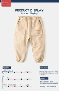 Détail du pantalon décontracté en coton beige pour garçons avec taille élastique brodée