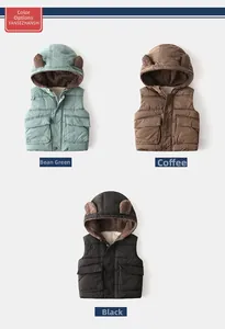 Vue détaillée de gilets à capuche doublés polaire avec oreilles d'ours en trois couleurs