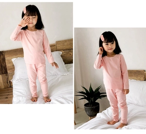 Ensemble homewear thermique rose pour enfants avec haut doux et pantalon à revers