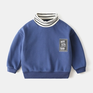 Boy's thickened blue turtleneck sweatshirt with striped collar and fashion patch