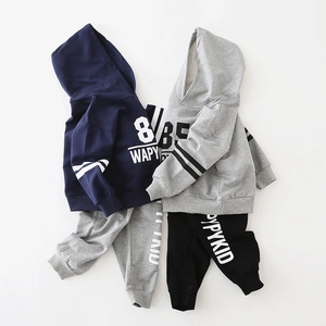 Ensemble de sport deux pièces pour garçon avec sweat à capuche et pantalon WAPY