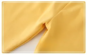 Détail macro des coutures plates sur sous-vêtements thermiques jaunes pour enfants