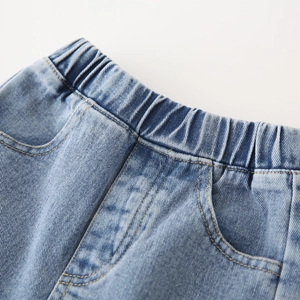 Jeans bleu clair pour garçons avec taille élastique et poches décoratives