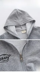 Dettagli della felpa grigia con cappuccio per bambini con zip e ricamo SNAP sul petto