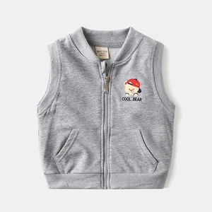 Gilet tricoté gris pour enfant avec broderie d'ours et col montant pour printemps