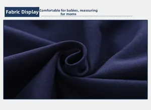 Primo piano del morbido tessuto a maglia di cotone blu scuro e della sua trama fine