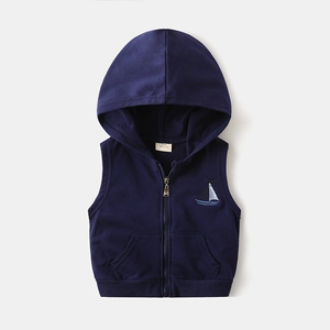 Gilet à capuche bleu marine pour enfant avec broderie voilier et fermeture éclair