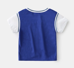 Vue arrière d'un t-shirt de sport respirant bleu et blanc pour garçon avec bords côtelés