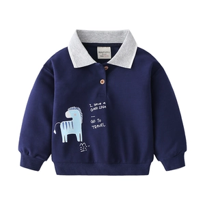 Felpa polo per bambini blu scuro con stampa zebra e colletto grigio chiaro