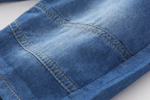 Short en jean tencel pour enfants avec coutures doubles renforcées et texture délavée