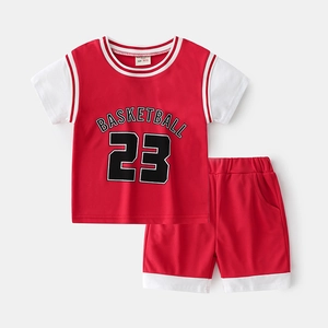 Ensemble de basket pour enfants avec t-shirt en mesh rouge et blanc imprimé 23 et short