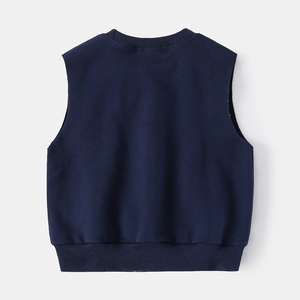 Vue détaillée du dos d'un sweat-shirt sans manches bleu marine avec bord côtelé