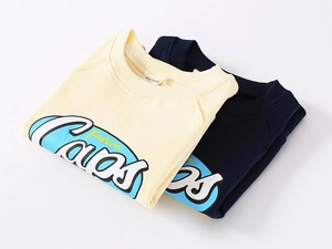 Détails des sweat-shirts à col rond avec col côtelé et texture en coton de qualité