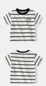 Vue détaillée avant et arrière du t-shirt rayé en coton pour enfants avec broderie fine