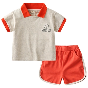 Ensemble décontracté polo à manches courtes et short pour enfant en gris et orange