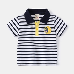 Polo a maniche corte per bambini con righe blu e bianche e ricamo a tema stellato