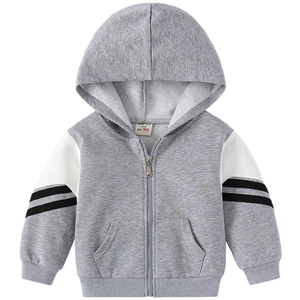 Sweat à capuche gris pour garçon avec fermeture éclair et détails blancs aux épaules
