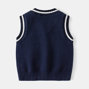 Gilet en tricot bleu marine pour garçon avec rayures blanches style preppy et bords-côtes