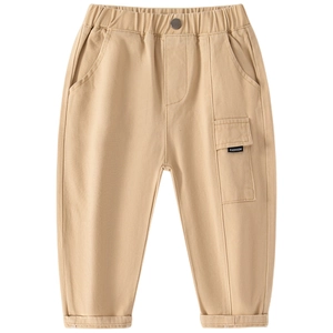 Pantaloni slim beige per bambini con vita elastica e dettaglio tasca cargo