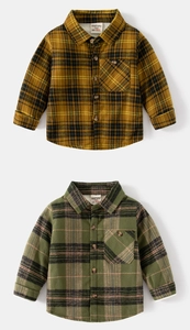 Détail du tissu en flanelle à carreaux jaune et vert avec poche de poitrine boutonnée