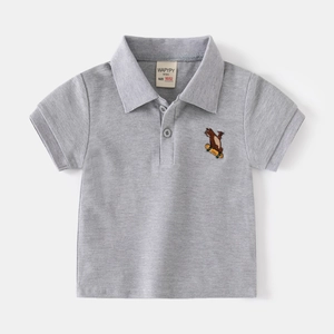 Polo classique gris pour garçon avec broderie mignonne d'un ours en skateboard