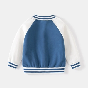 Vista posteriore della giacca baseball bambino con maniche raglan blu bianco e polsini
