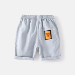 Short en coton bleu clair pour garçons avec taille élastique et patch orange carré
