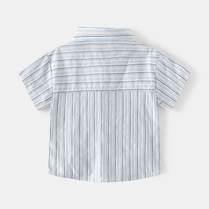 Chemise rayée à manches courtes pour garçons en coton avec détails de motifs géométriques