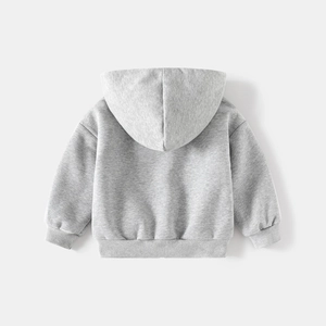 Vue arrière d'un sweat à capuche enfant gris clair minimaliste avec bords-côtes