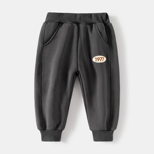 Pantalon de jogging gris foncé pour enfant avec broderie 1977 et taille côtelée
