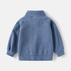Veste polaire bleue pour enfants avec col montant et poignets côtelés vue de dos