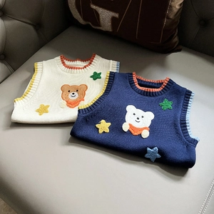 Knitted kids sweater vest featuring cute bear embroidery and stars in two colors