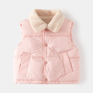 Detailed view of kids puffer vest with soft faux fur collar and snap buttons